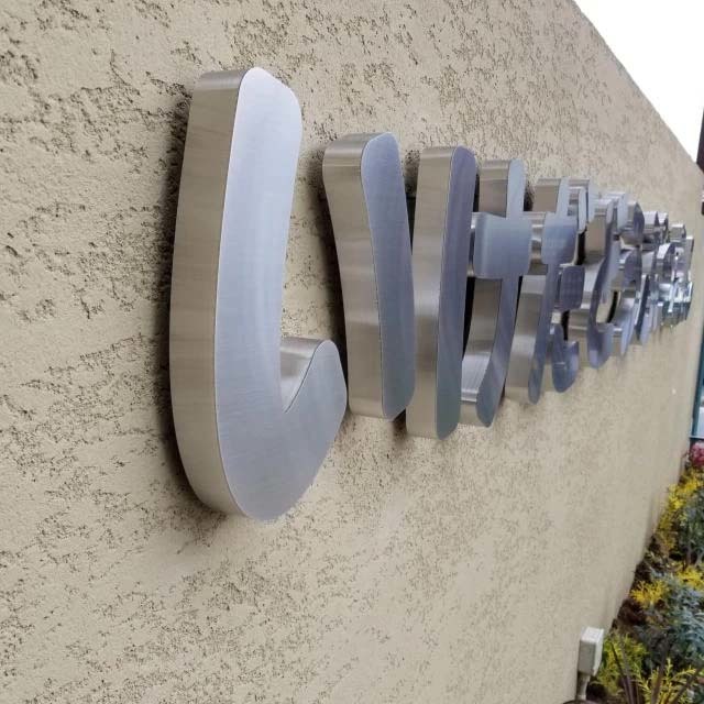 チャンネル文字（箱文字）の画像